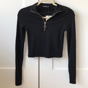 Black zip up long sleeve crop top